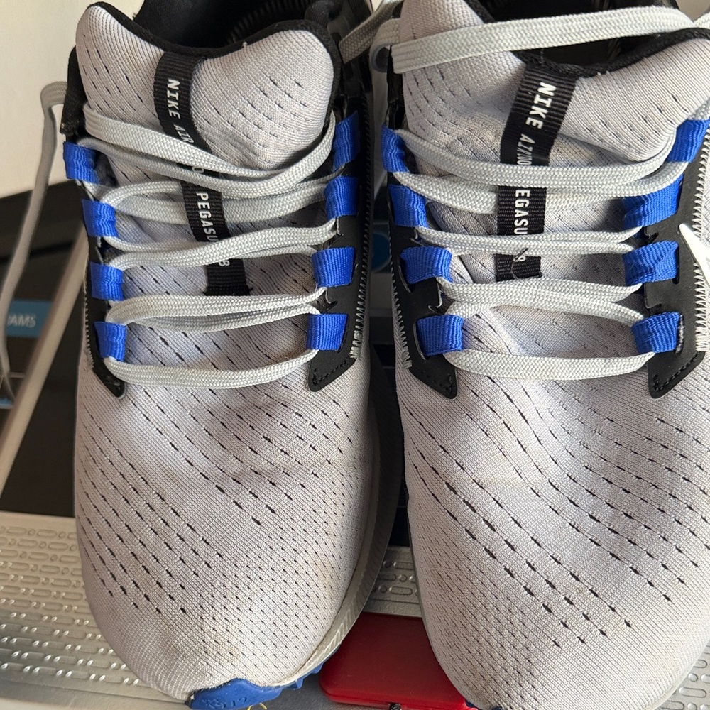 Nike Men’s Athletic Running Shoes — Light Gray & Blue